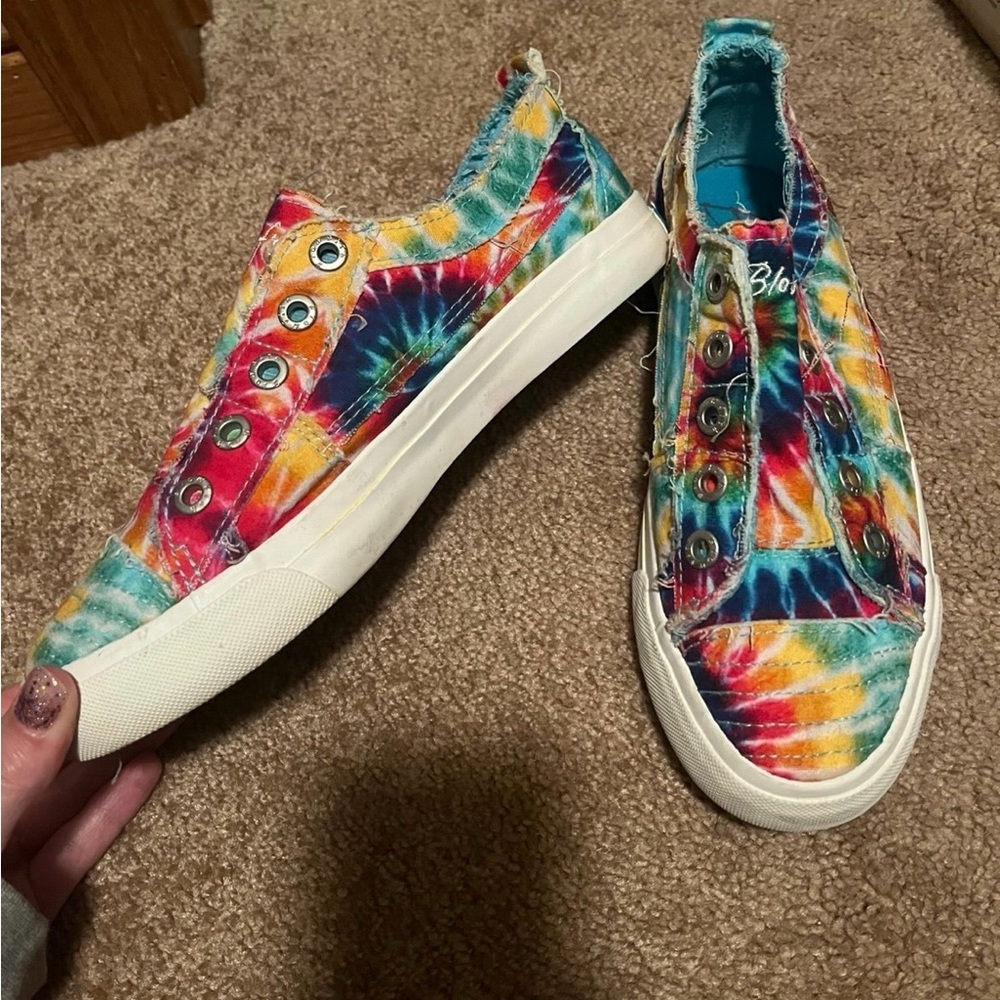 Rainbow blowfish shoes size 8